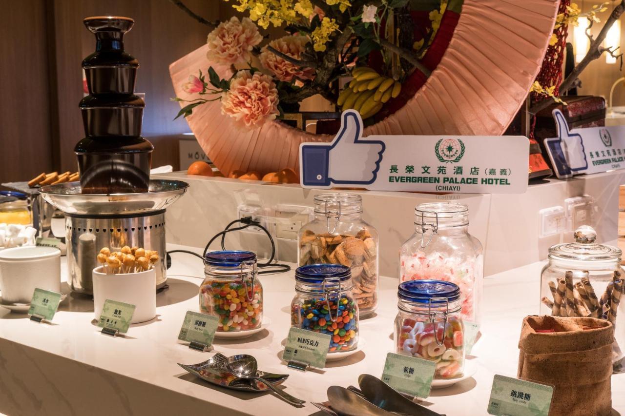 Evergreen Palace Hotel Chiayi Taibao Eksteriør bilde A Facebook "Like" button at a hotel