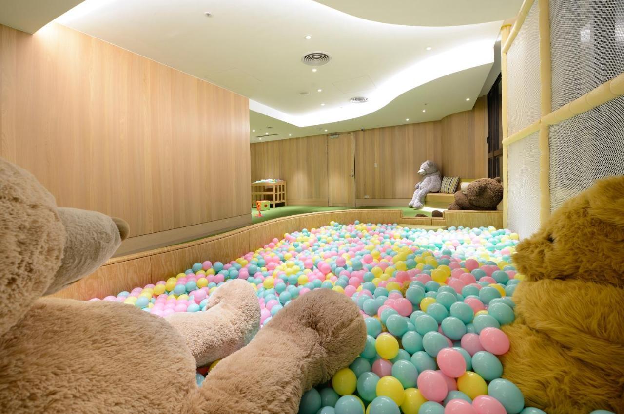 Evergreen Palace Hotel Chiayi Taibao Eksteriør bilde Ball pit at a hotel in Hong Kong